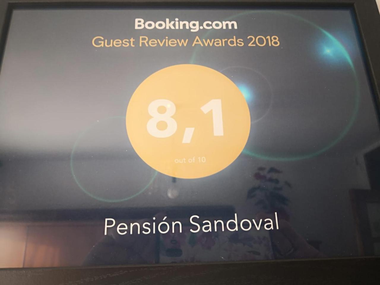 Pension Sandoval Леон Экстерьер фото